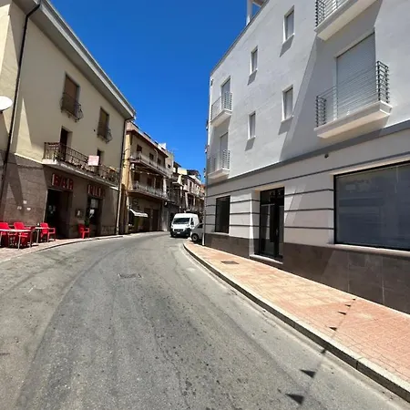 Domu Dina 2 Pensión Tertenìa